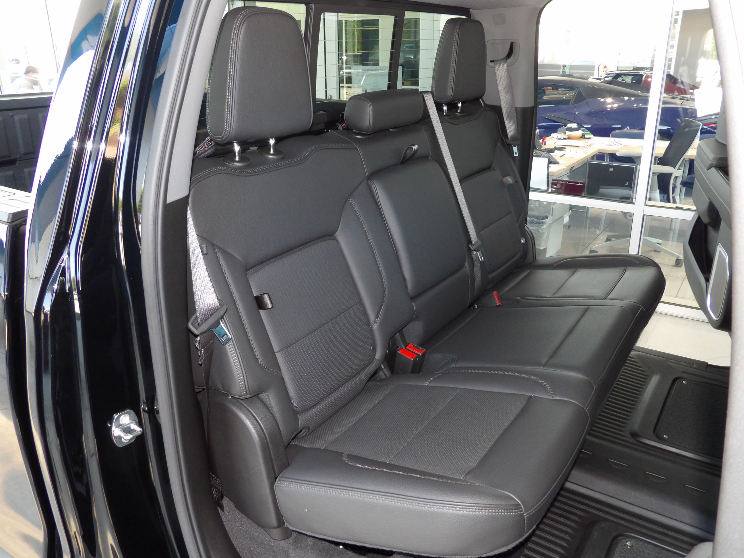 Used 2024 Onyx Black GMC Denali image 25