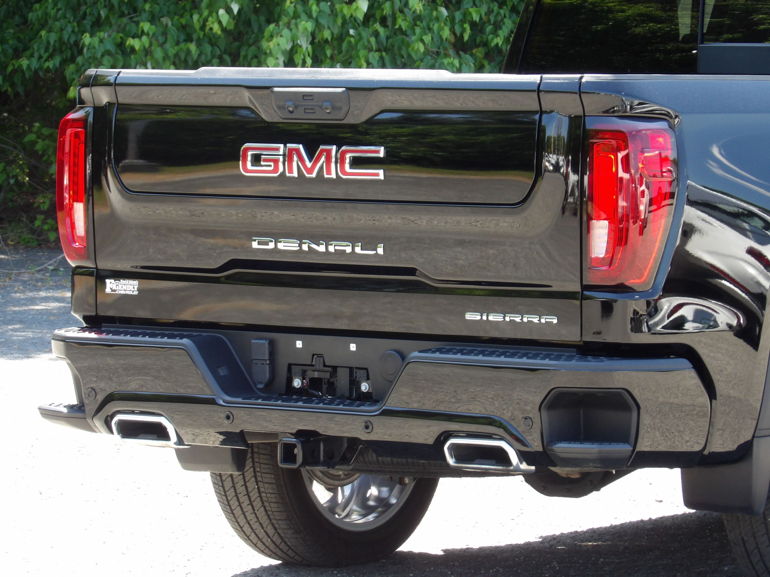 Used 2024 Onyx Black GMC Denali image 11