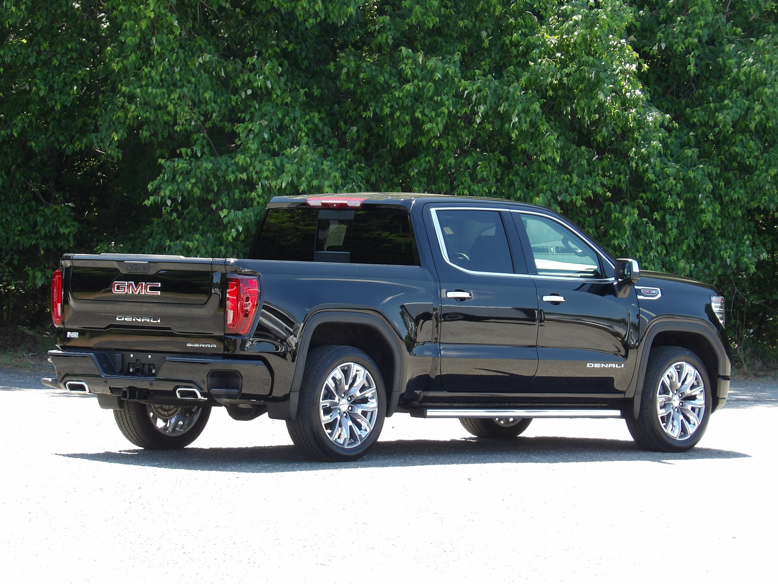 Used 2024 Onyx Black GMC Denali image 9