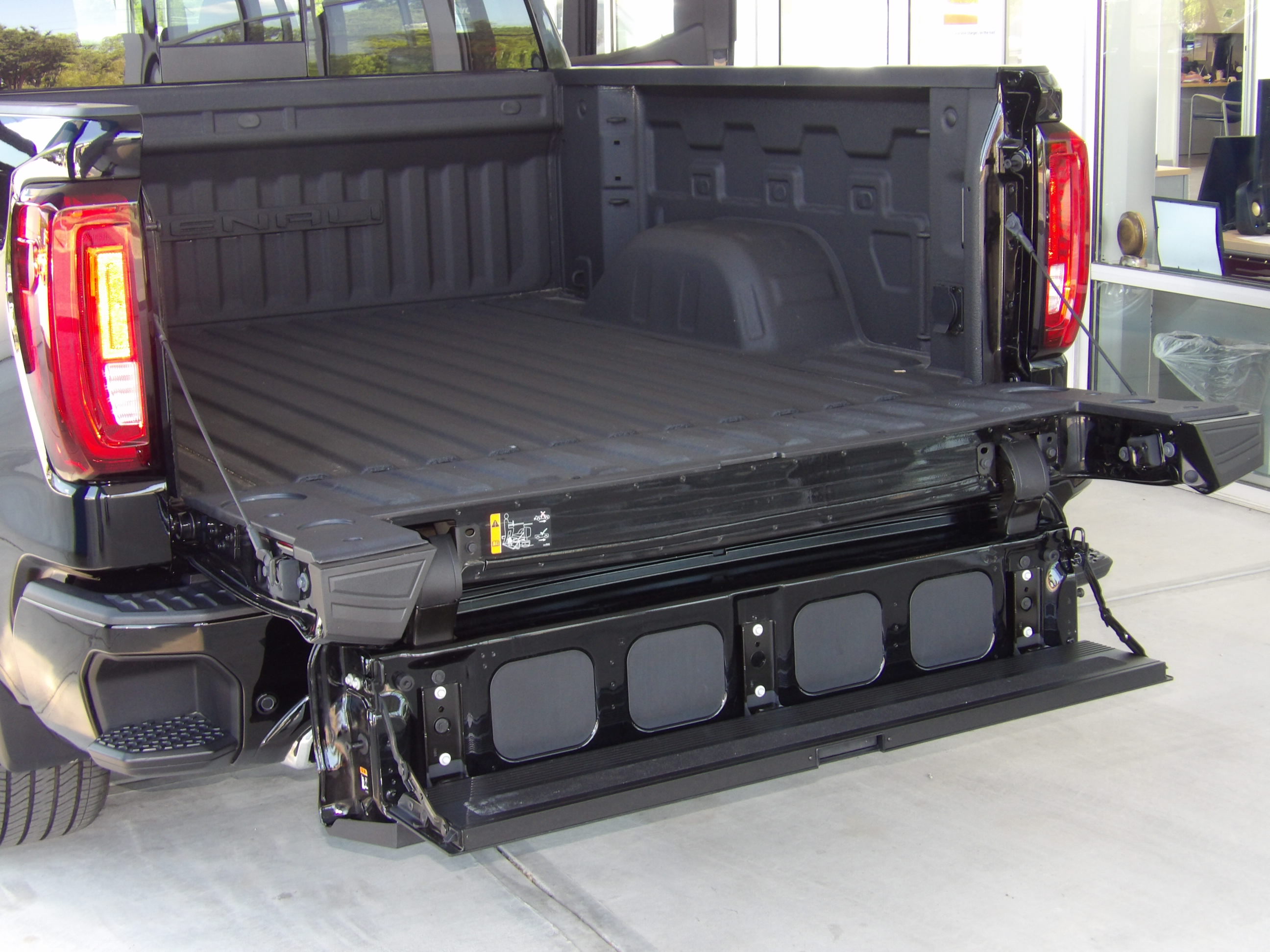 Used 2024 Onyx Black GMC Denali image 16
