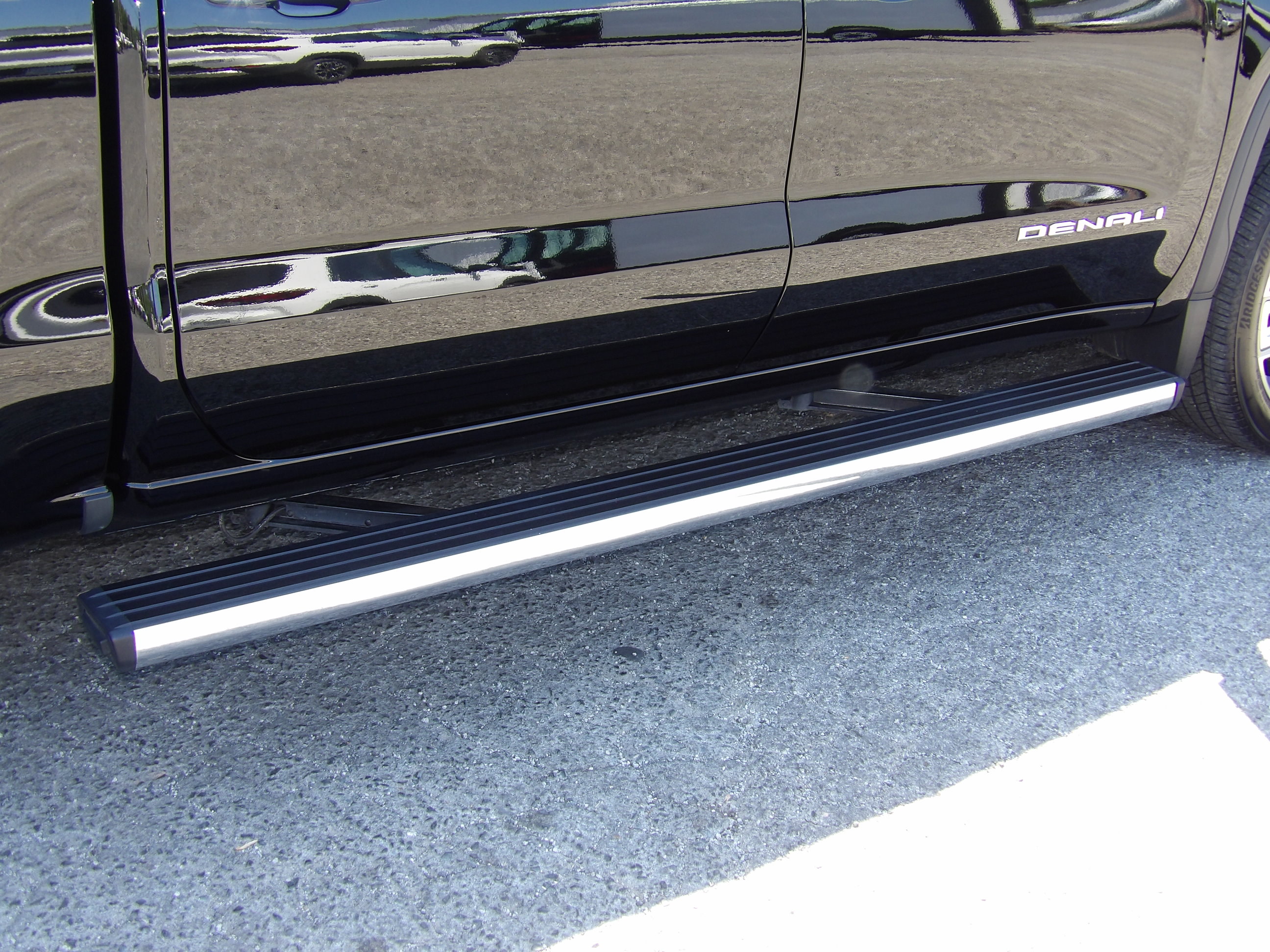 Used 2024 Onyx Black GMC Denali image 10