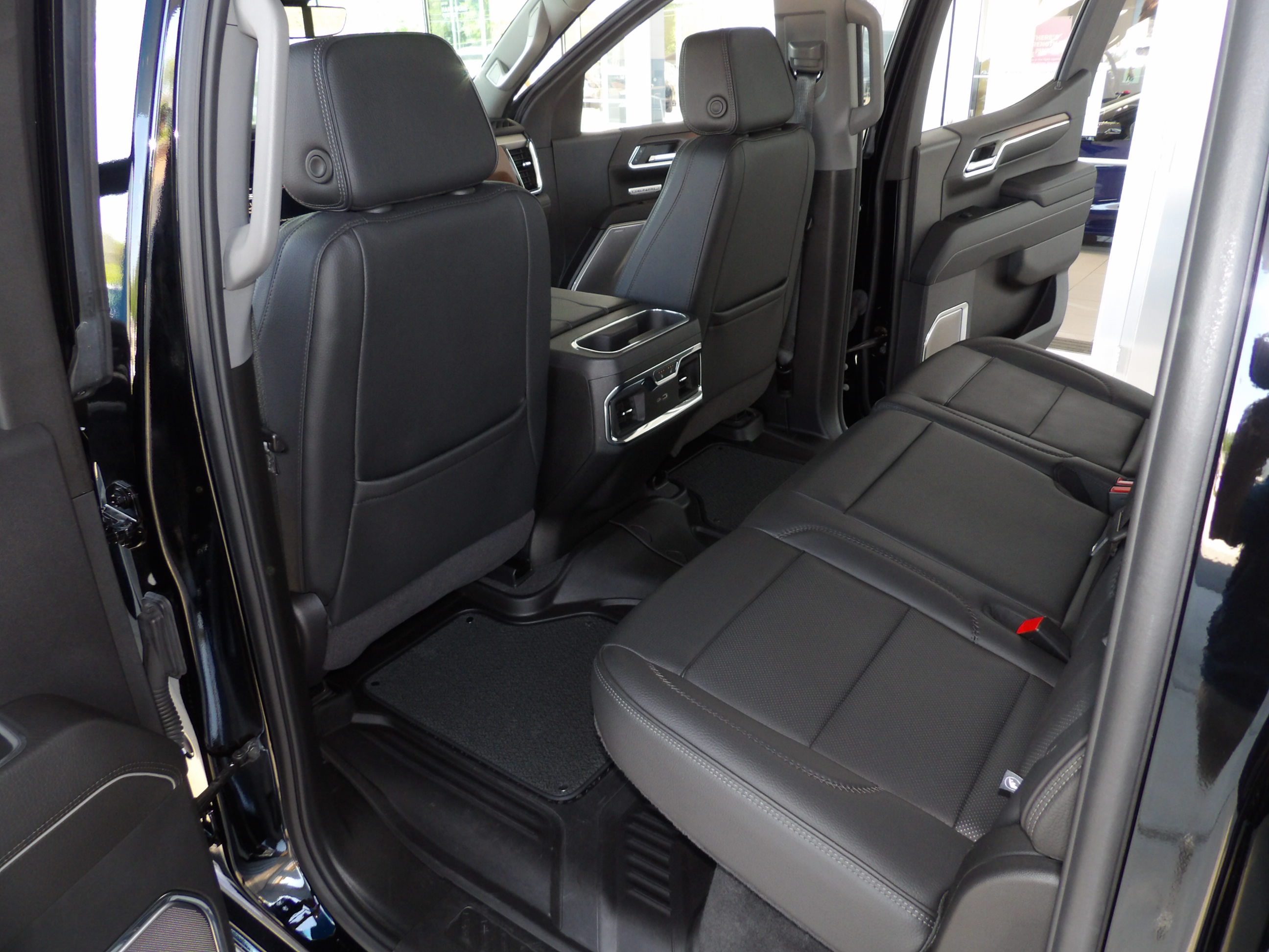 Used 2024 Onyx Black GMC Denali image 22