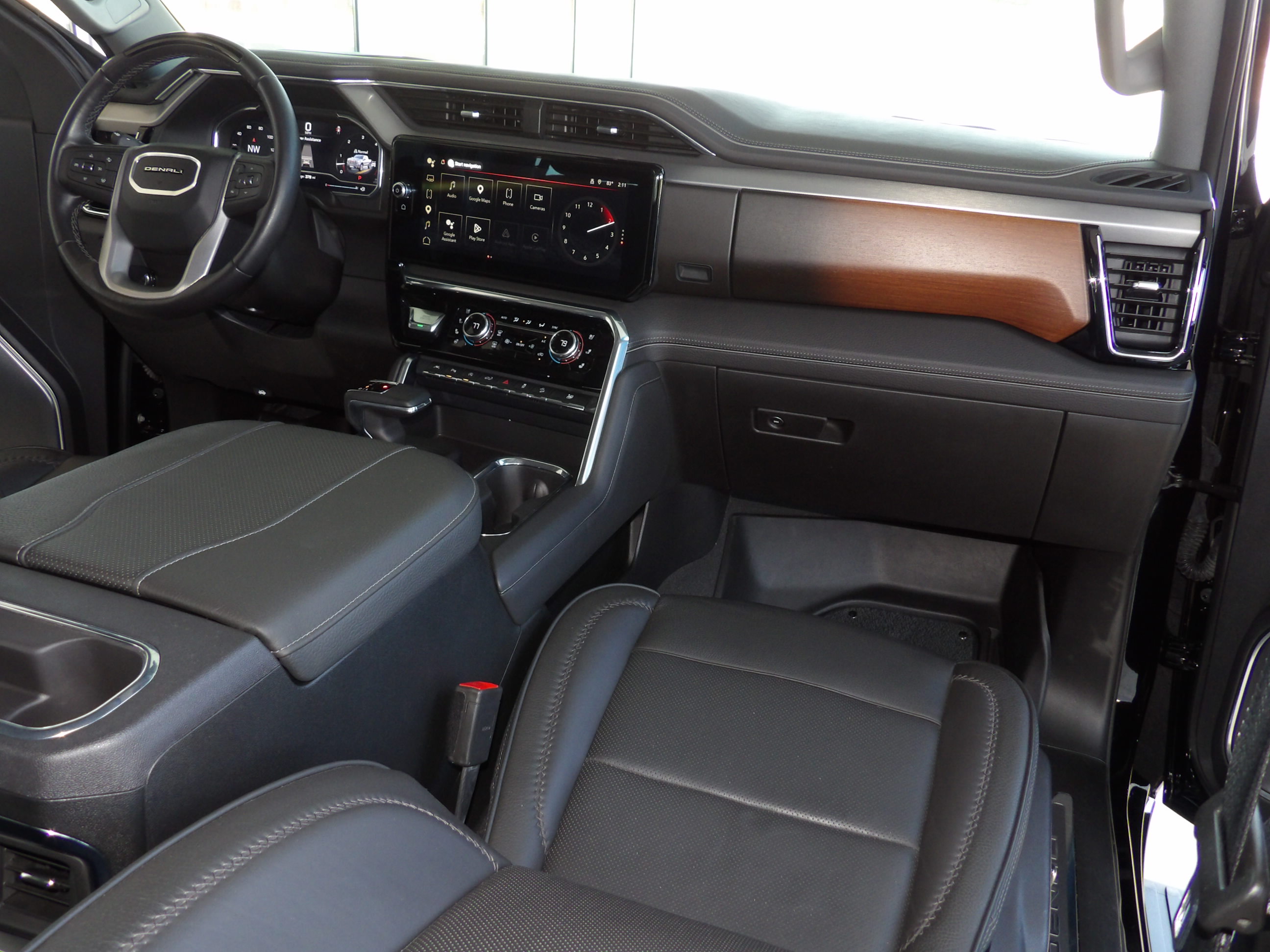 Used 2024 Onyx Black GMC Denali image 4