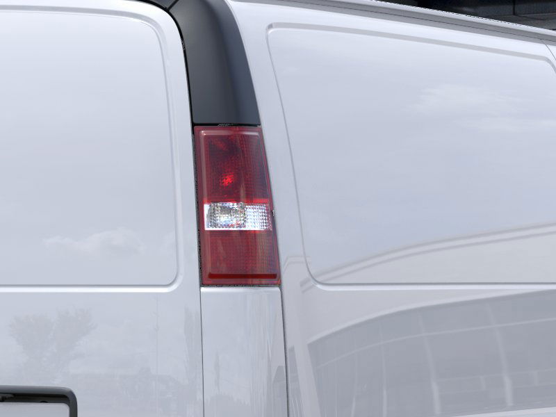 2025 GMC SAVANA - Image 42