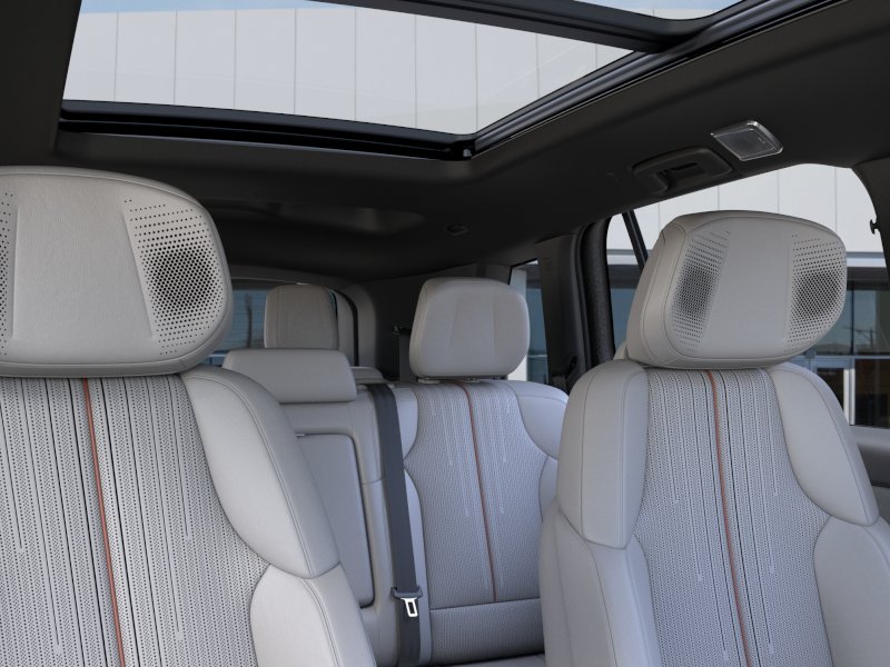 2027 Cadillac VISTIQ Luxury - Photo 24