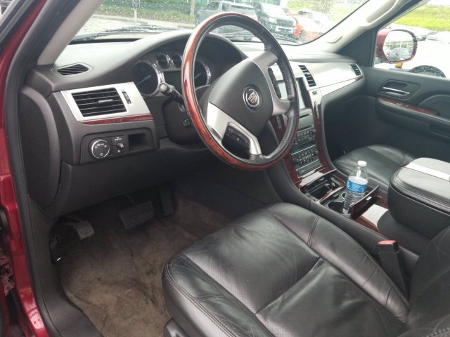 Pre-Owned 2009 Cadillac Escalade