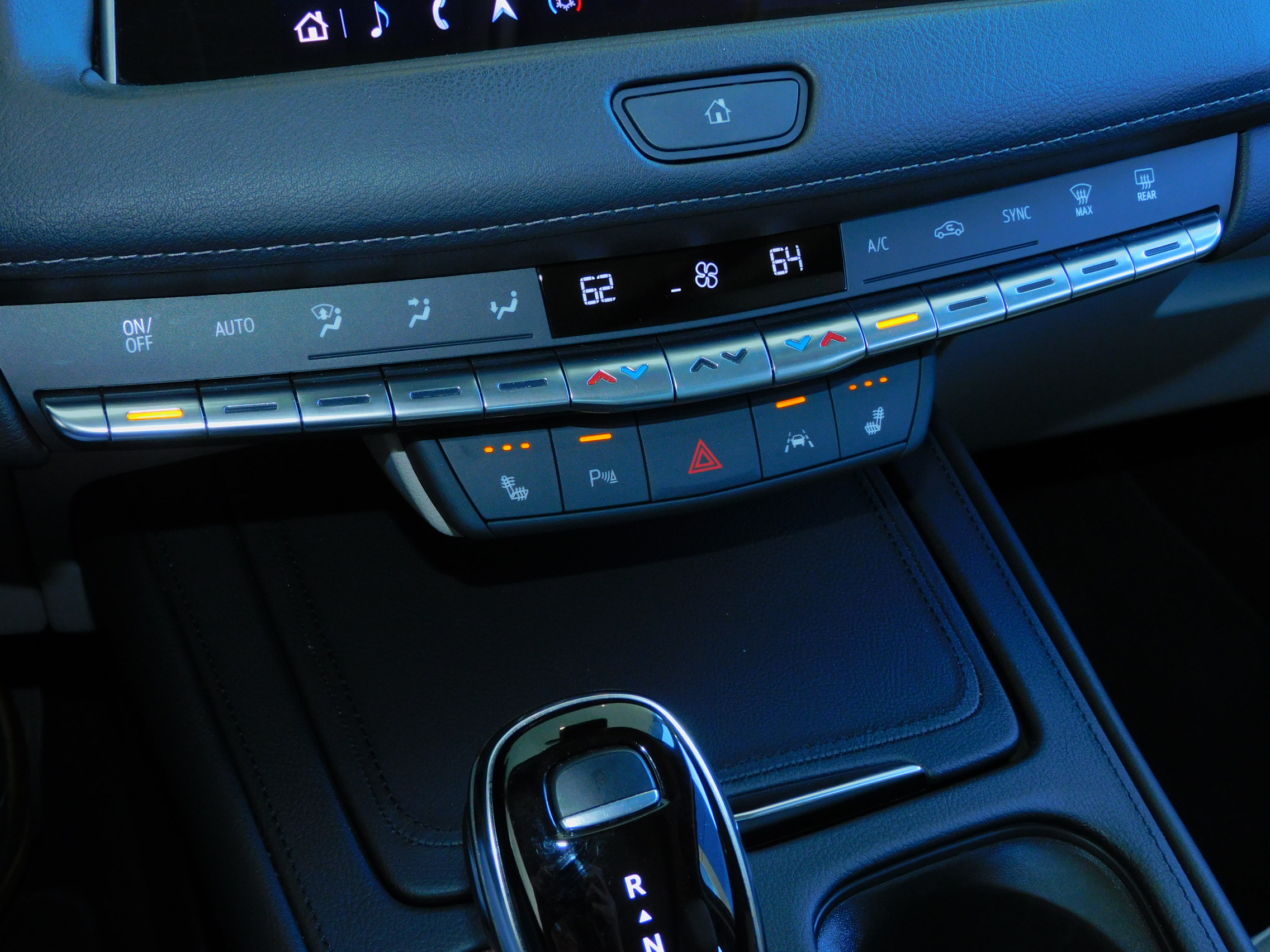 2023 Cadillac XT4 Luxury photo 4
