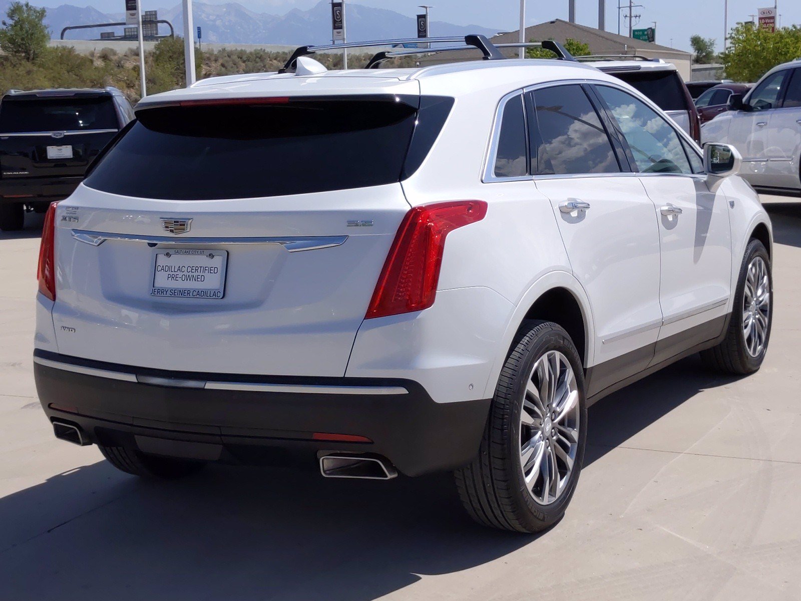 PreOwned 2017 Cadillac XT5 Premium Luxury AWD AWD SUV