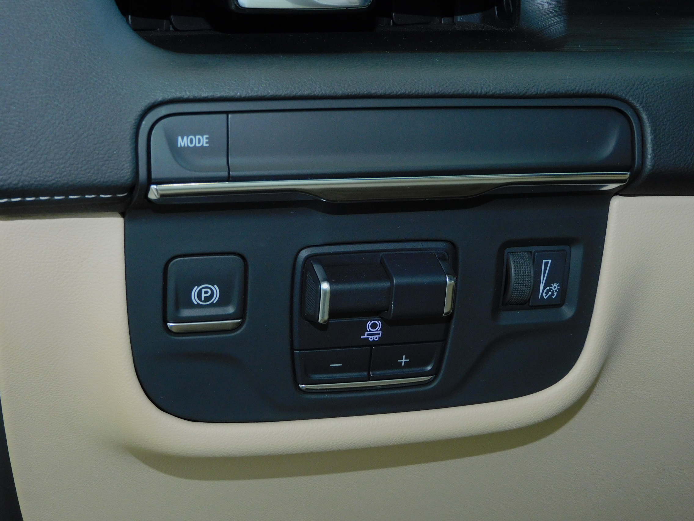 2021 Cadillac Escalade ESV Premium Luxury photo 2