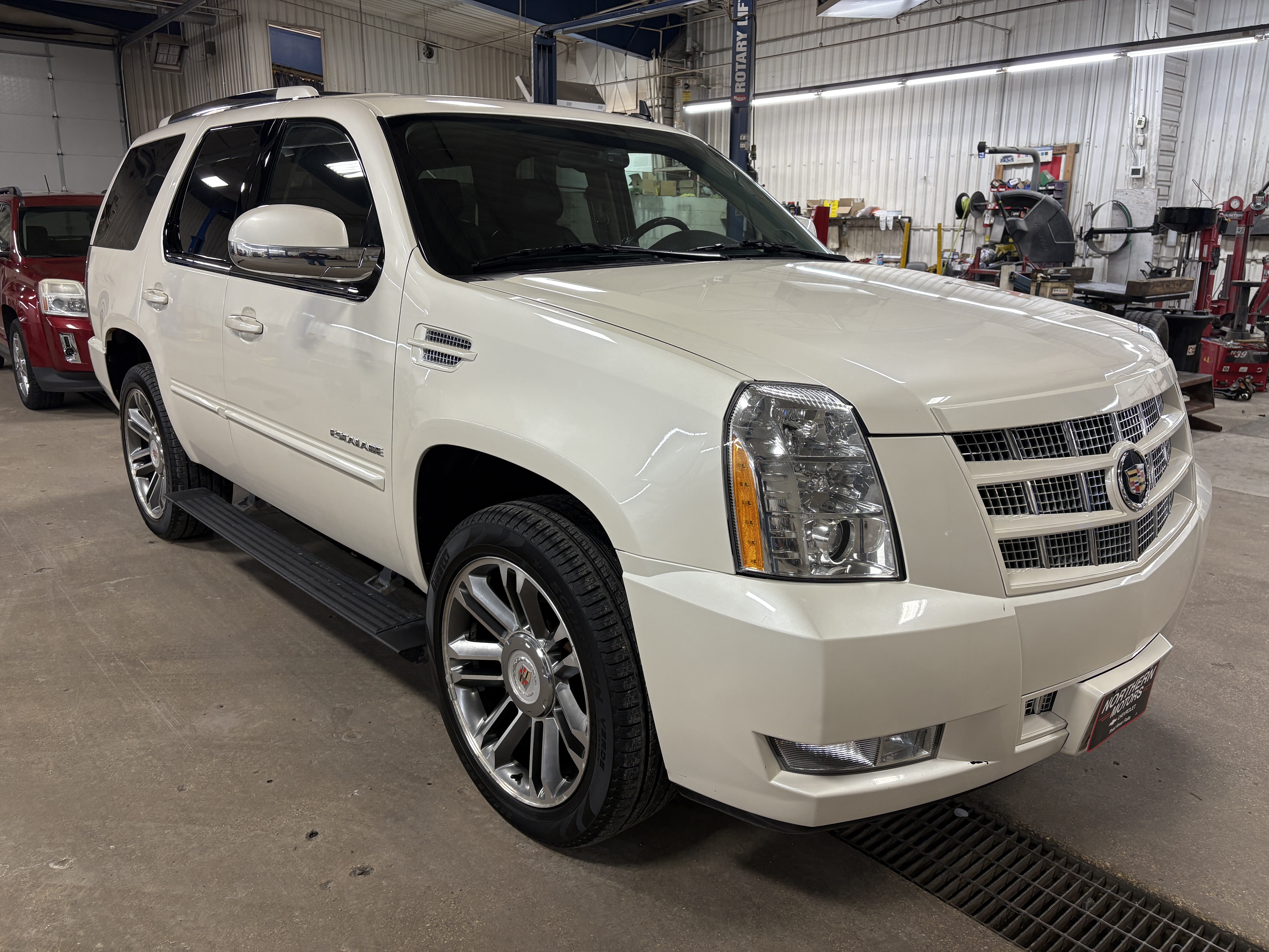 2013 Cadillac Escalade Premium's photo
