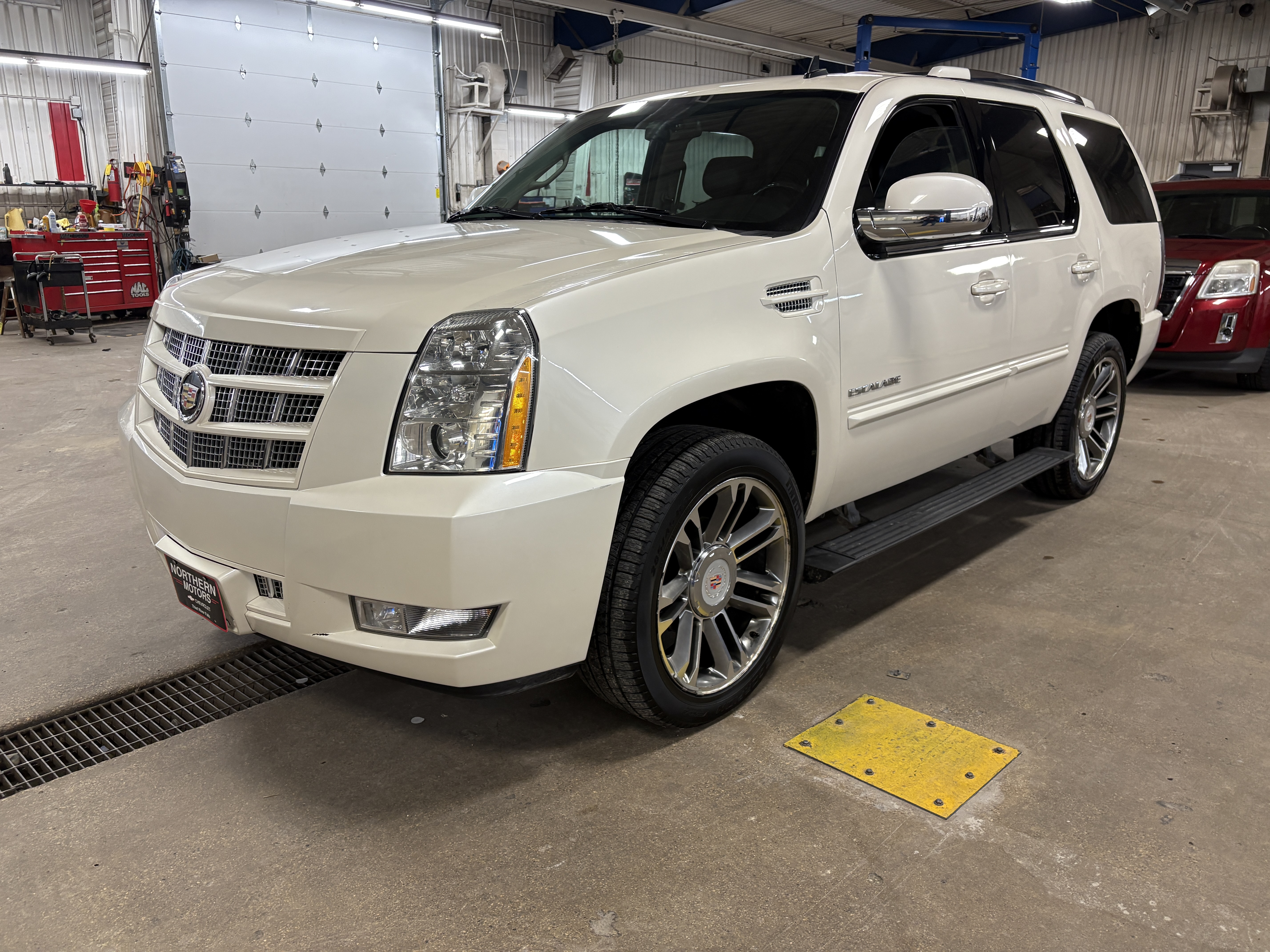 Used 2013 Cadillac Escalade Premium with VIN 1GYS4CEF2DR318709 for sale in Thief River Falls, Minnesota
