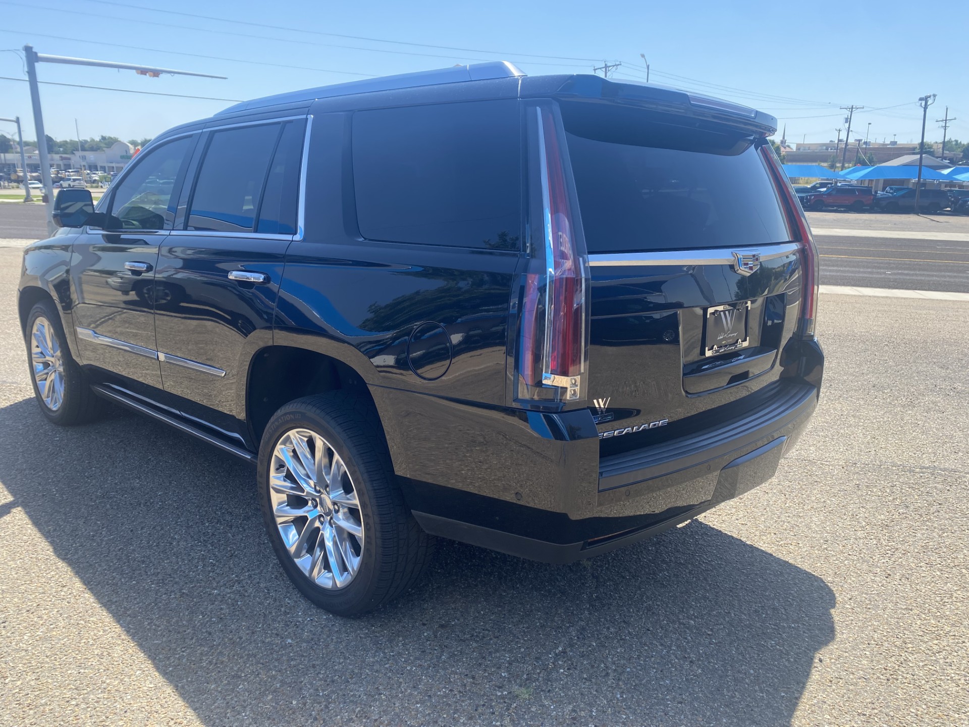 Used 2019 BLACK RAVEN Cadillac Premium Luxury image 5