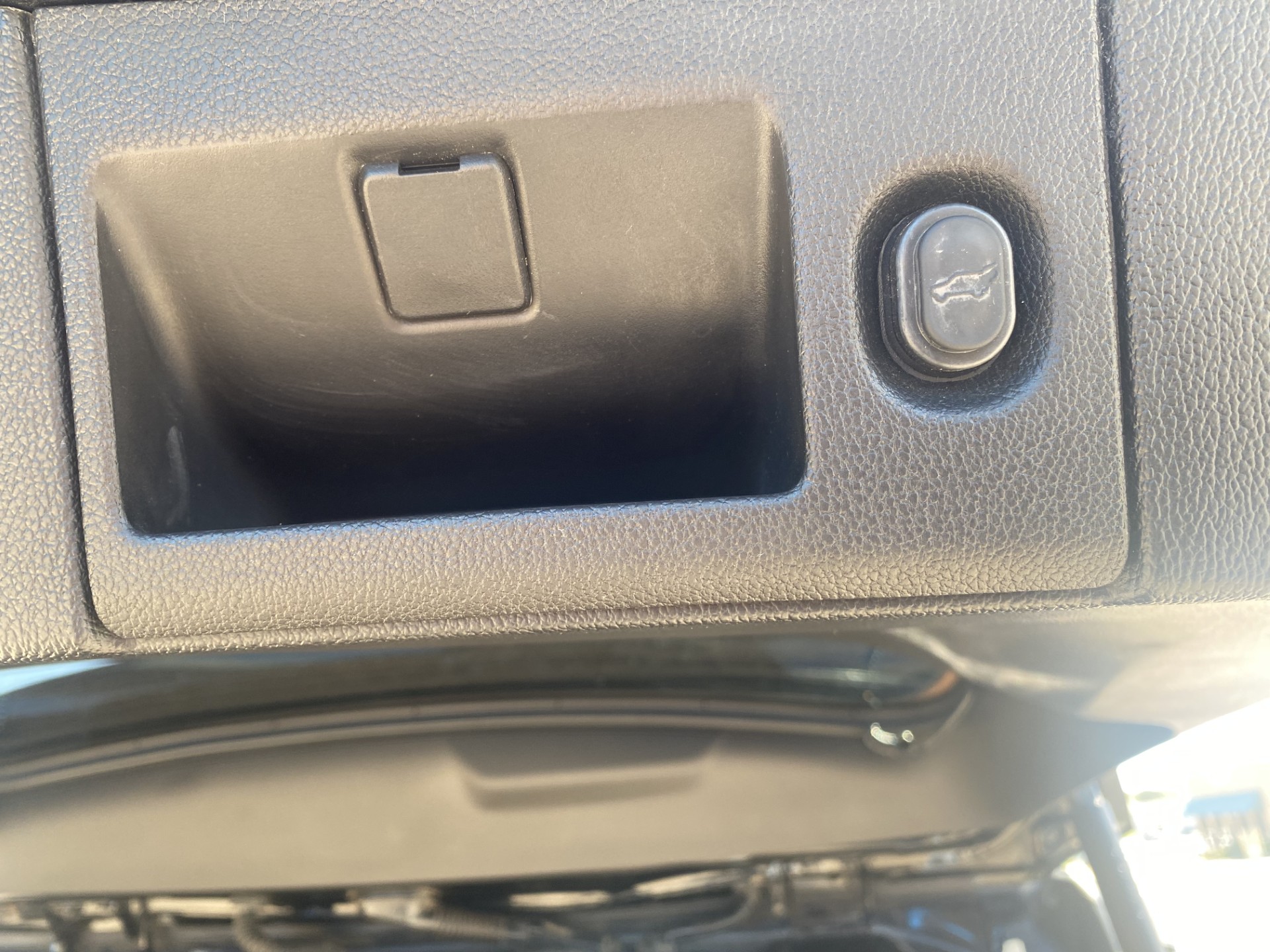 Used 2019 BLACK RAVEN Cadillac Premium Luxury image 13