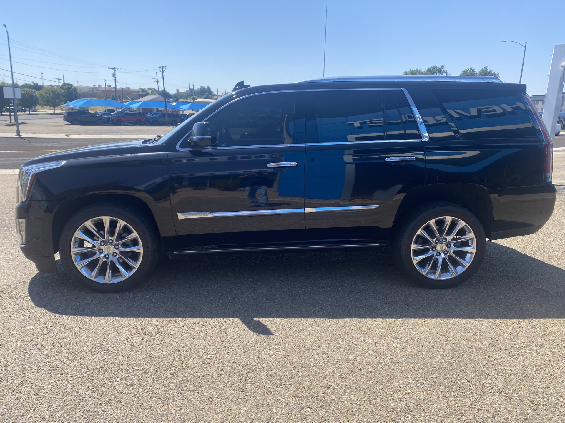Used 2019 BLACK RAVEN Cadillac Premium Luxury image 4