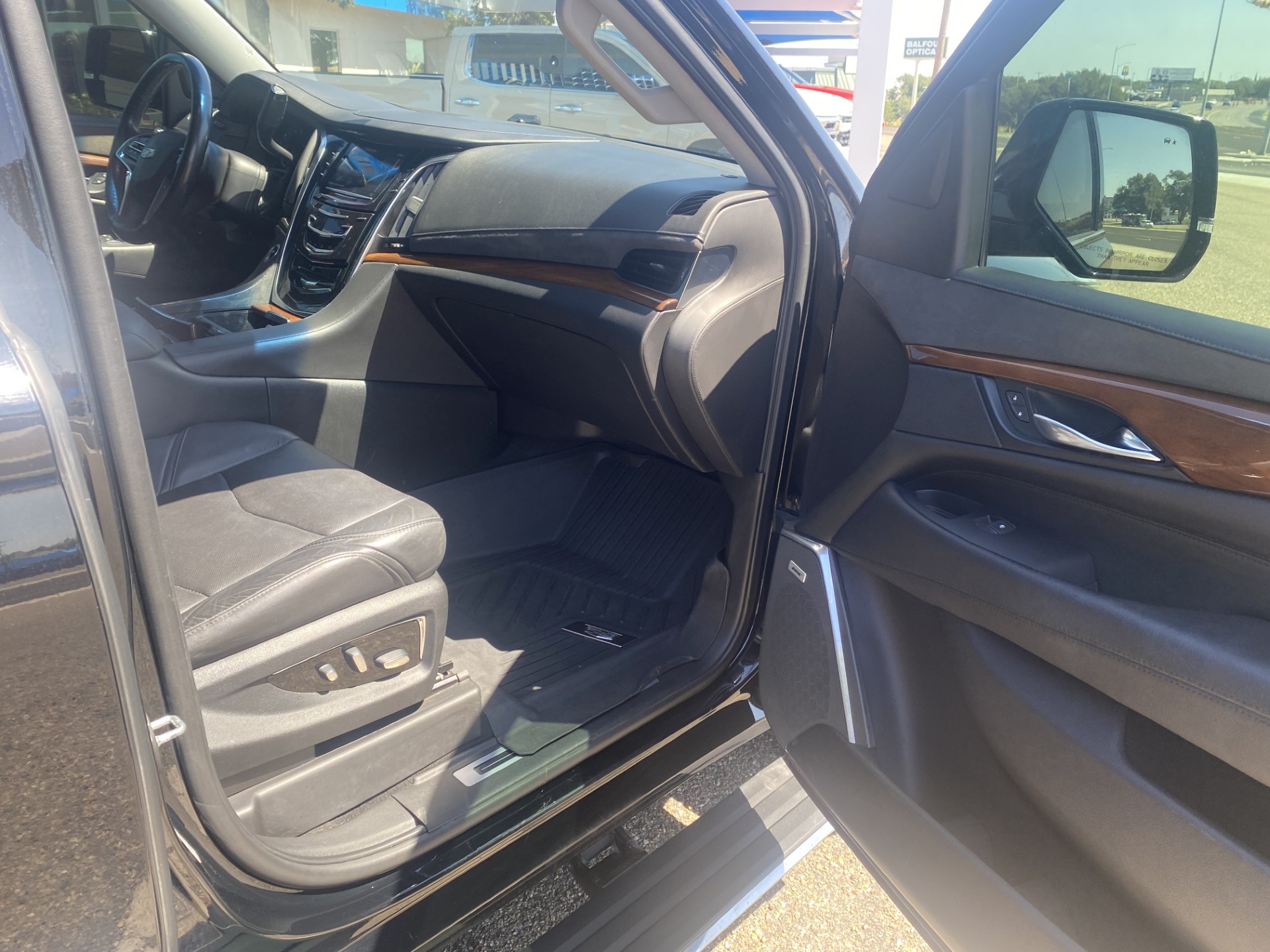 Used 2019 BLACK RAVEN Cadillac Premium Luxury image 10