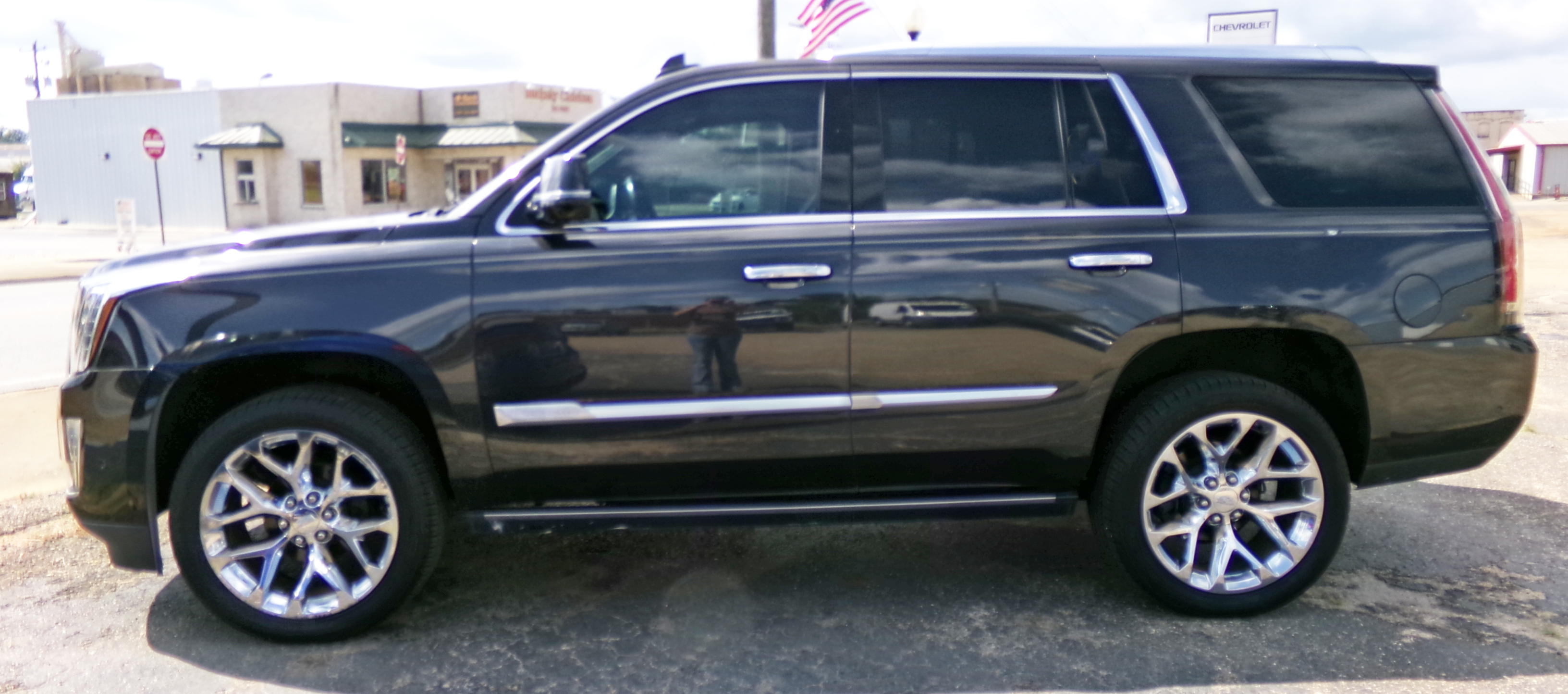 Used 2019 MANHATTAN NOIR METALLIC Cadillac Platinum image 2