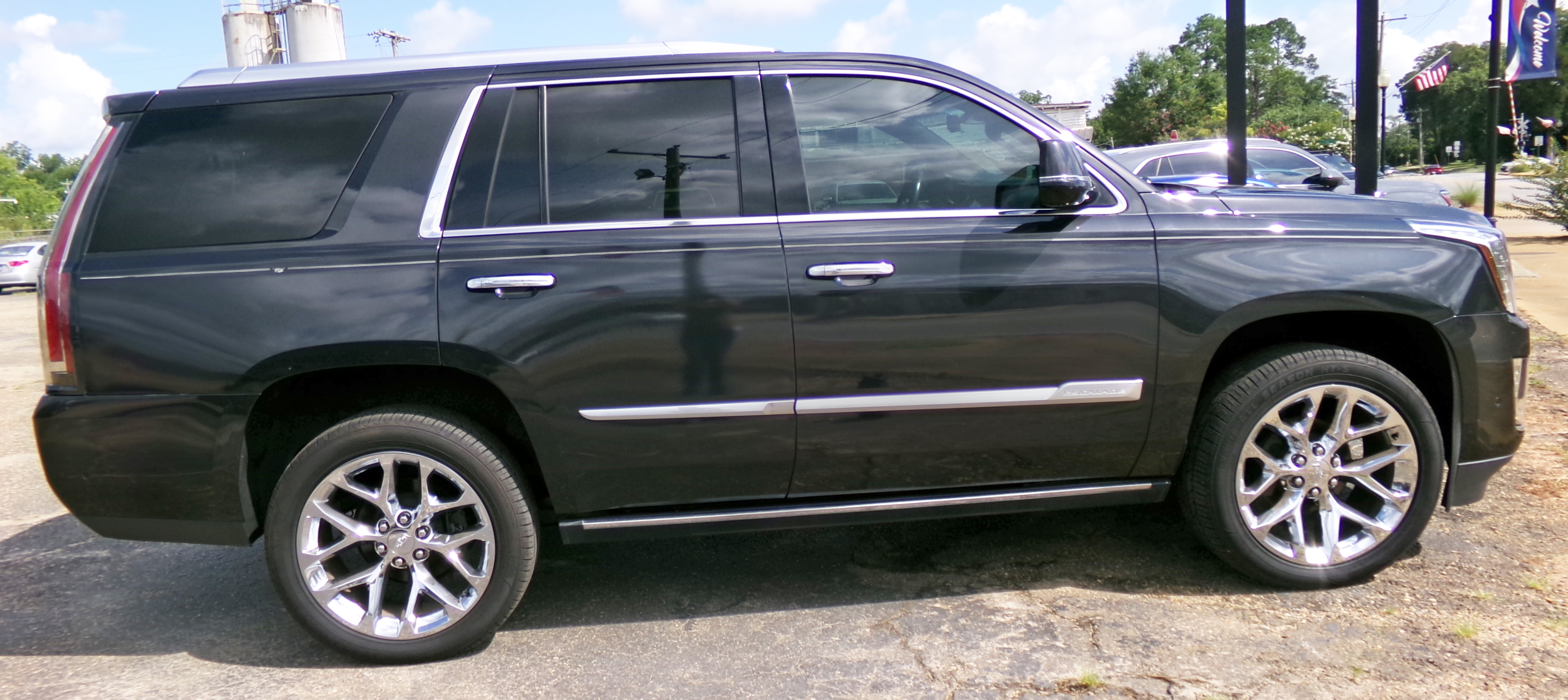 Used 2019 MANHATTAN NOIR METALLIC Cadillac Platinum image 4