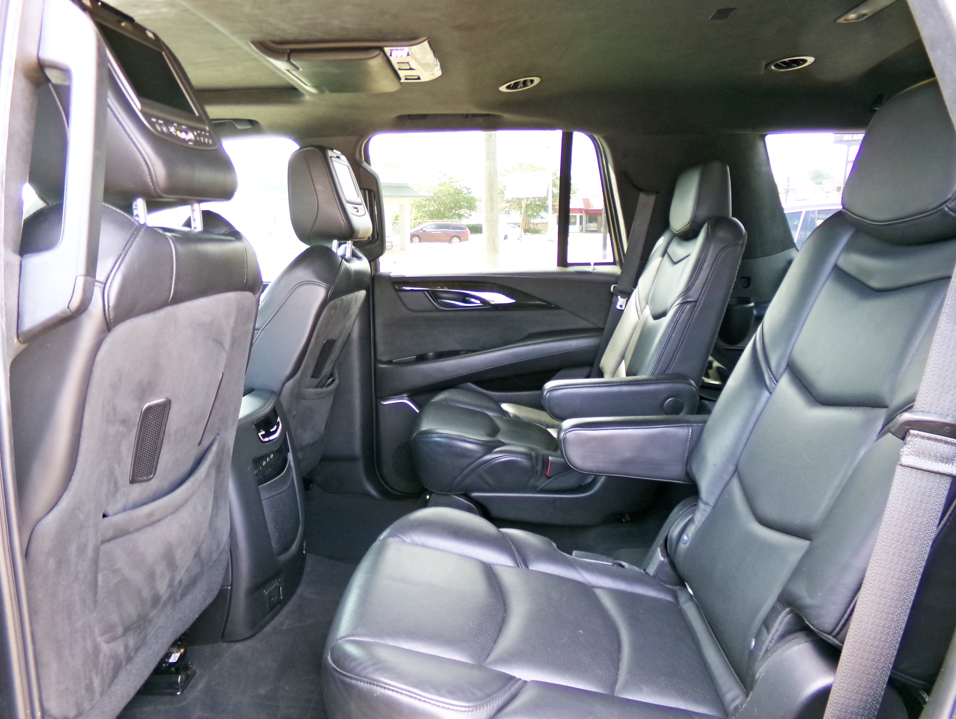 Used 2019 MANHATTAN NOIR METALLIC Cadillac Platinum image 6