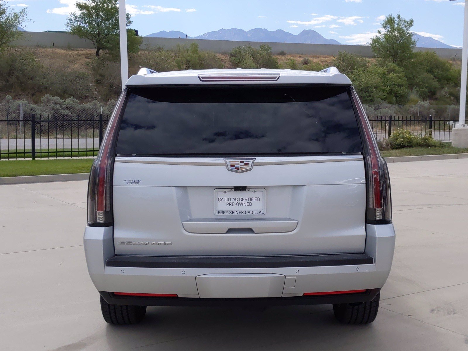 Certified Pre Owned 2017 Cadillac Escalade Esv Premium Luxury 4wd Suv