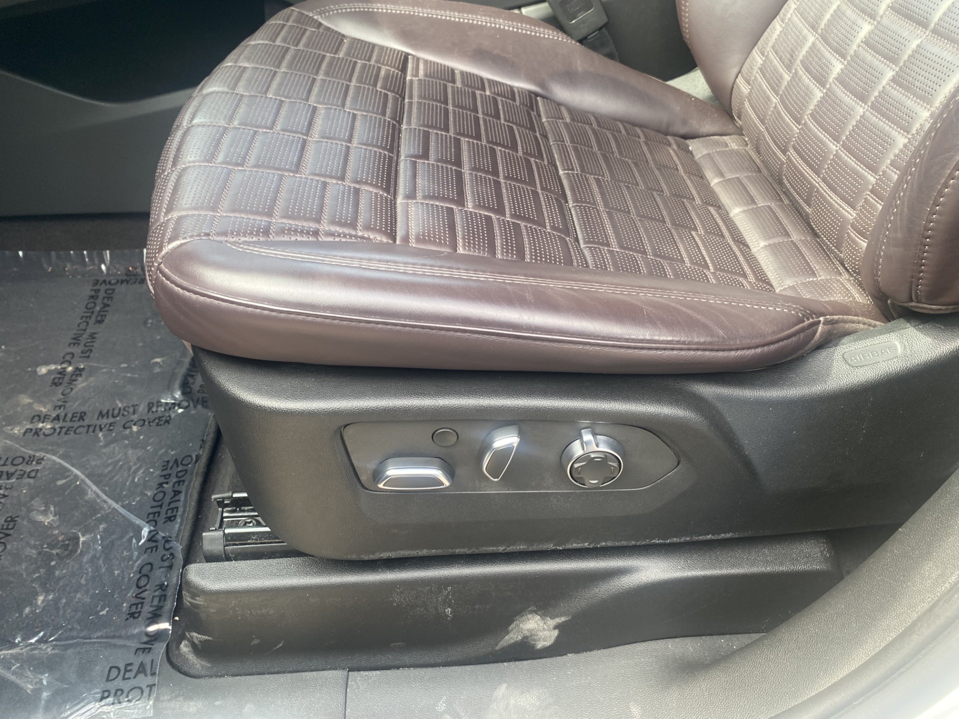 Used 2023 Crystal White Tricoat Cadillac Sport Platinum image 9