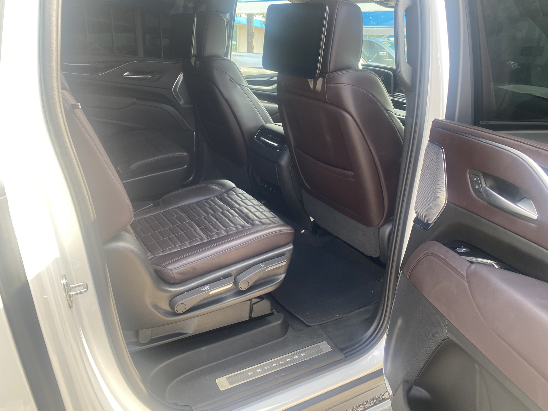 Used 2023 Crystal White Tricoat Cadillac Sport Platinum image 14