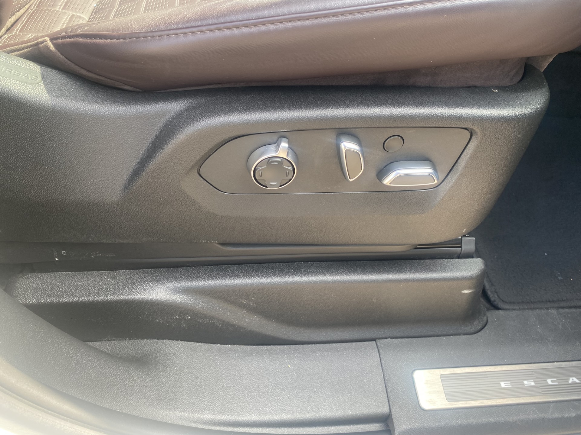 Used 2023 Crystal White Tricoat Cadillac Sport Platinum image 13