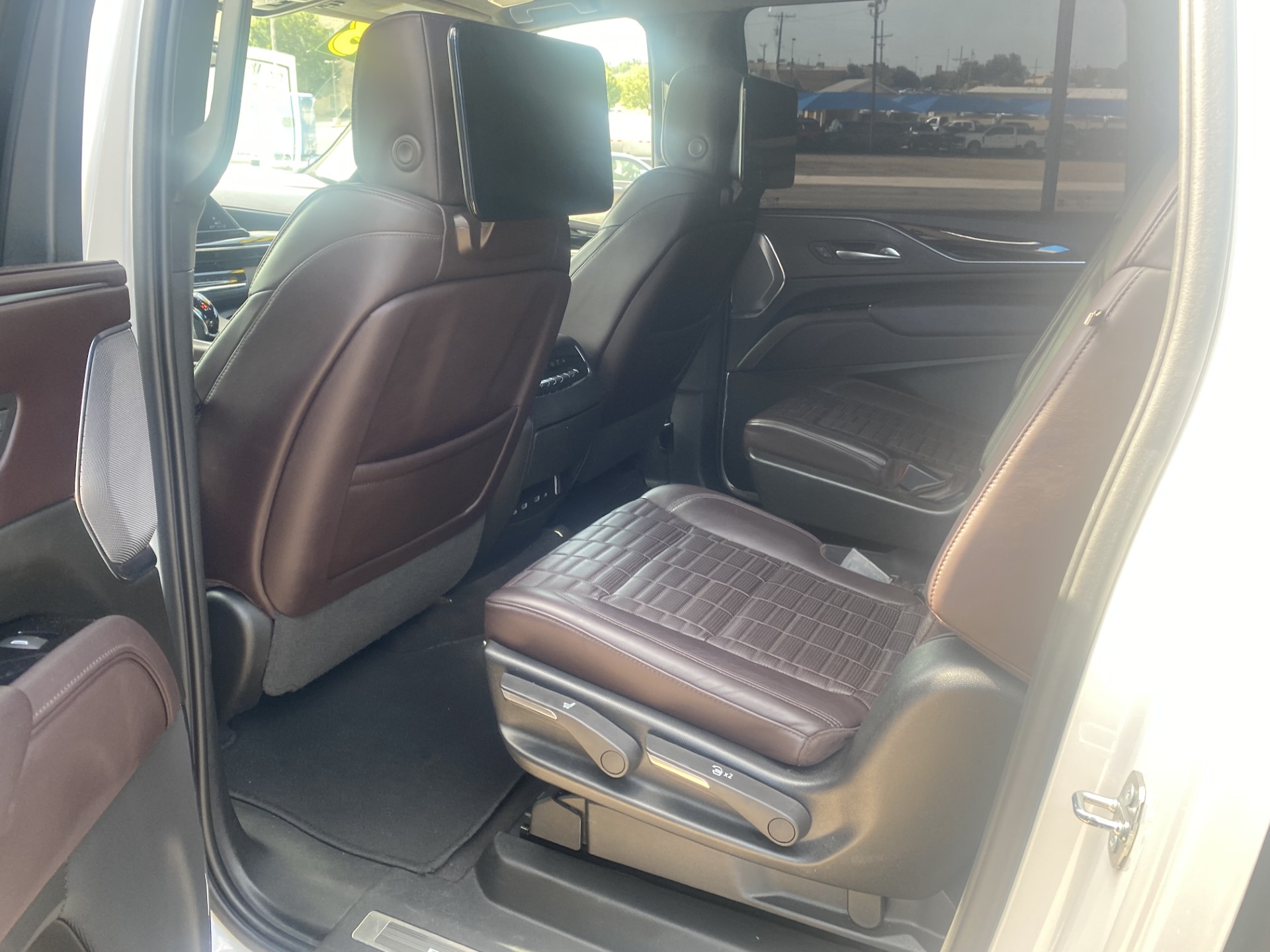 Used 2023 Crystal White Tricoat Cadillac Sport Platinum image 11