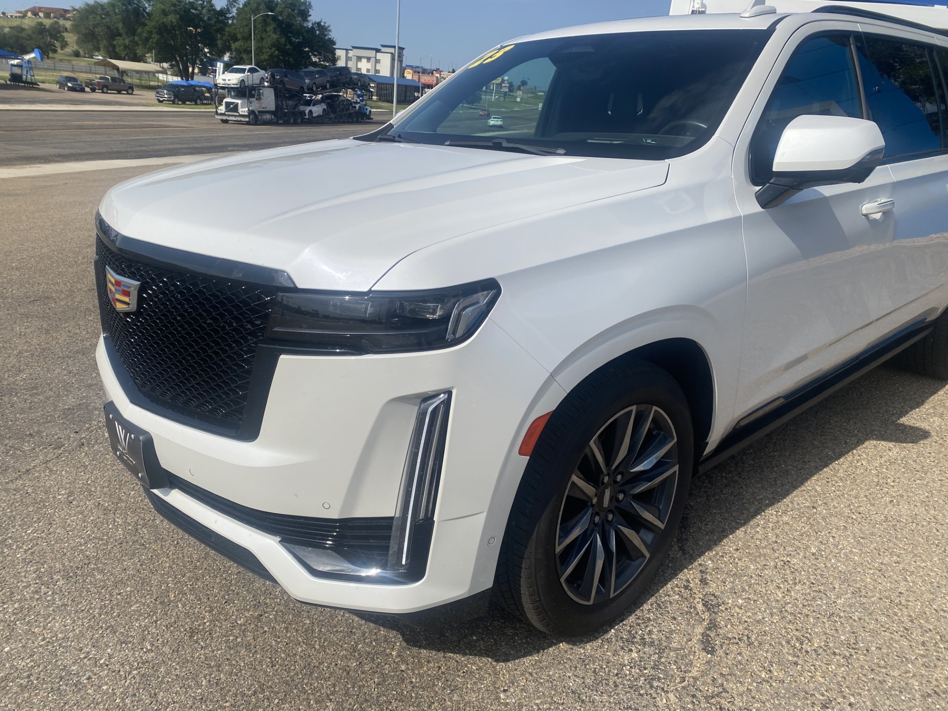 Used 2023 Crystal White Tricoat Cadillac Sport Platinum image 4