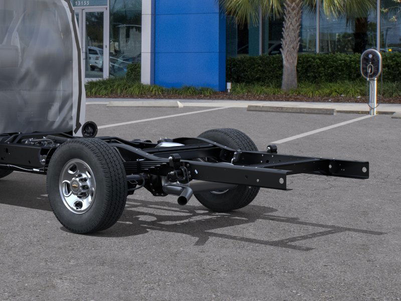 New 2026 Summit White Chevrolet 1WT image 37