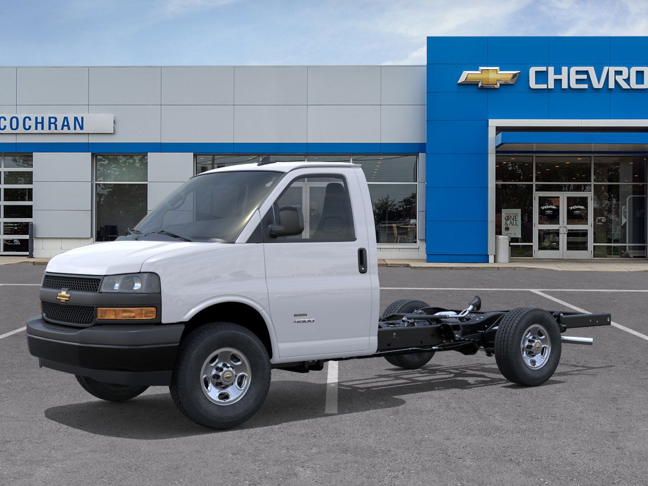 2025 Chevrolet Express Cutaway 3500 photo 2