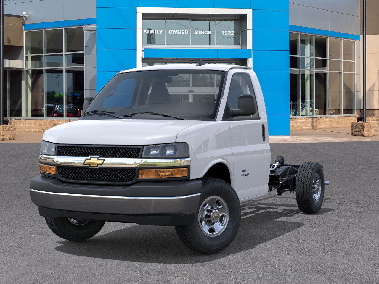 2025 Chevrolet Express Cutaway 3500 photo 2