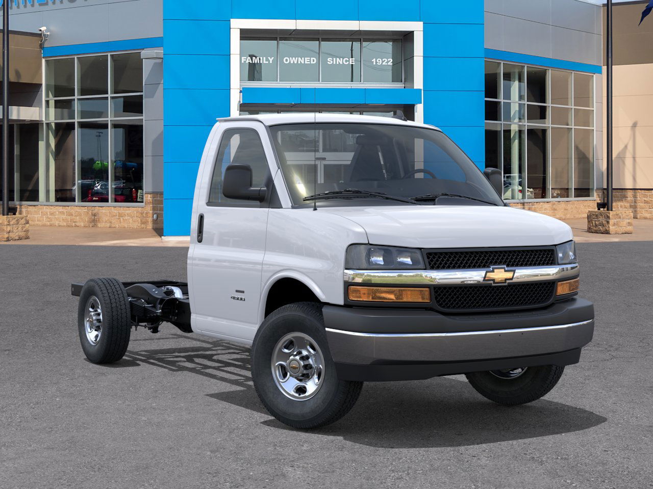 2025 Chevrolet Express Cutaway 3500 photo 3