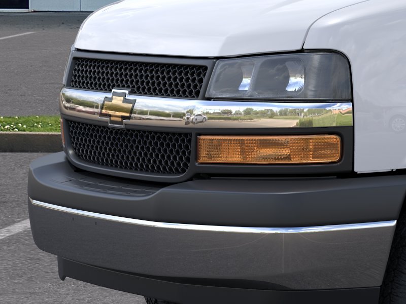 New 2026 Summit White Chevrolet 1WT image 39