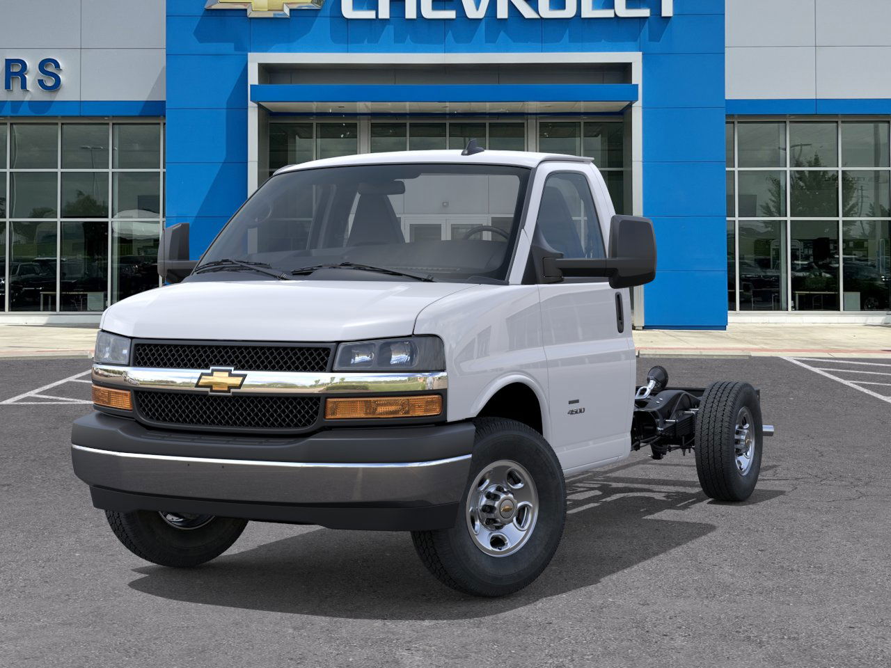 2025 Chevrolet Express Cutaway 3500 photo 3