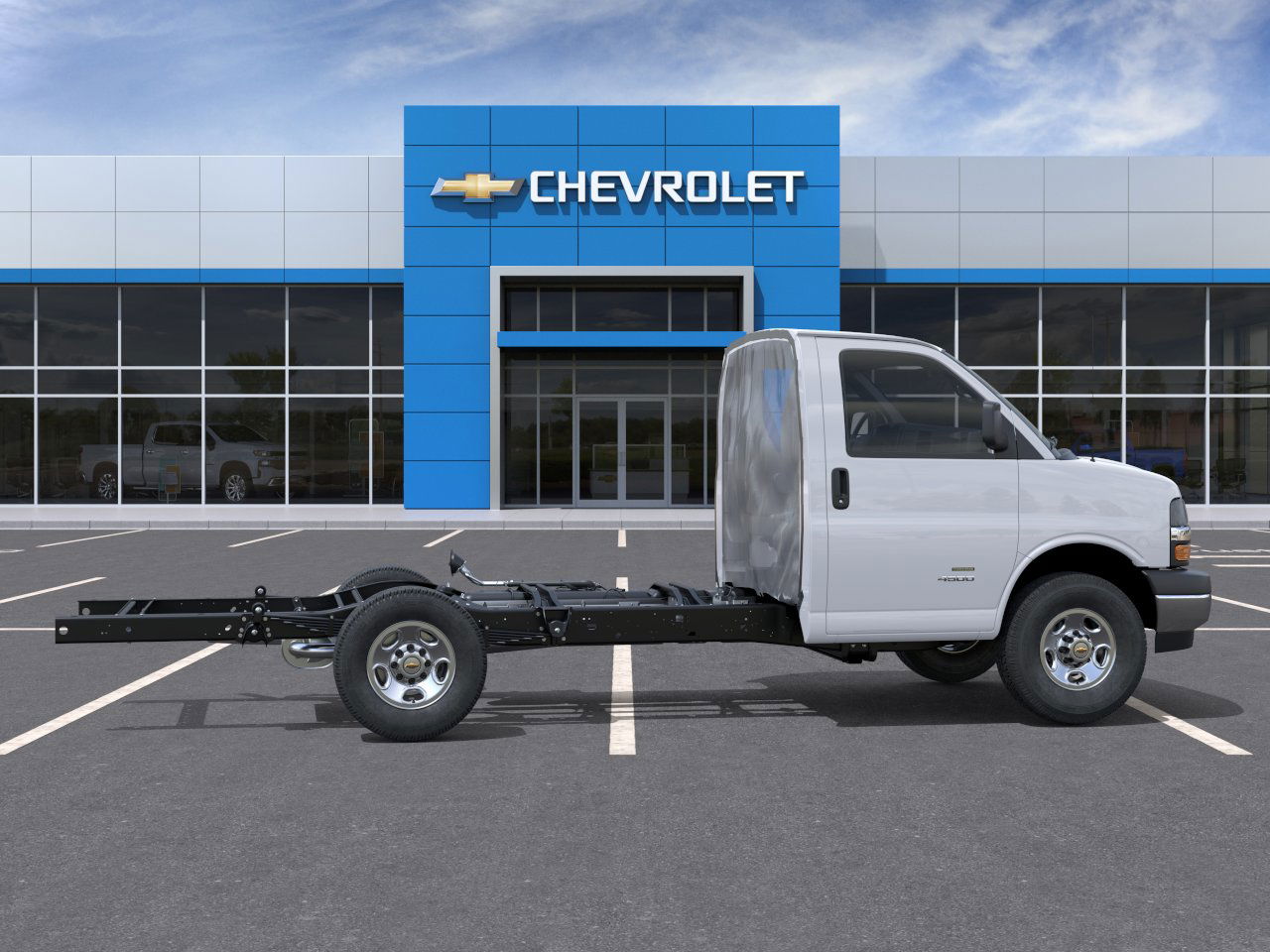 2025 Chevrolet Express Cutaway 3500 photo 4
