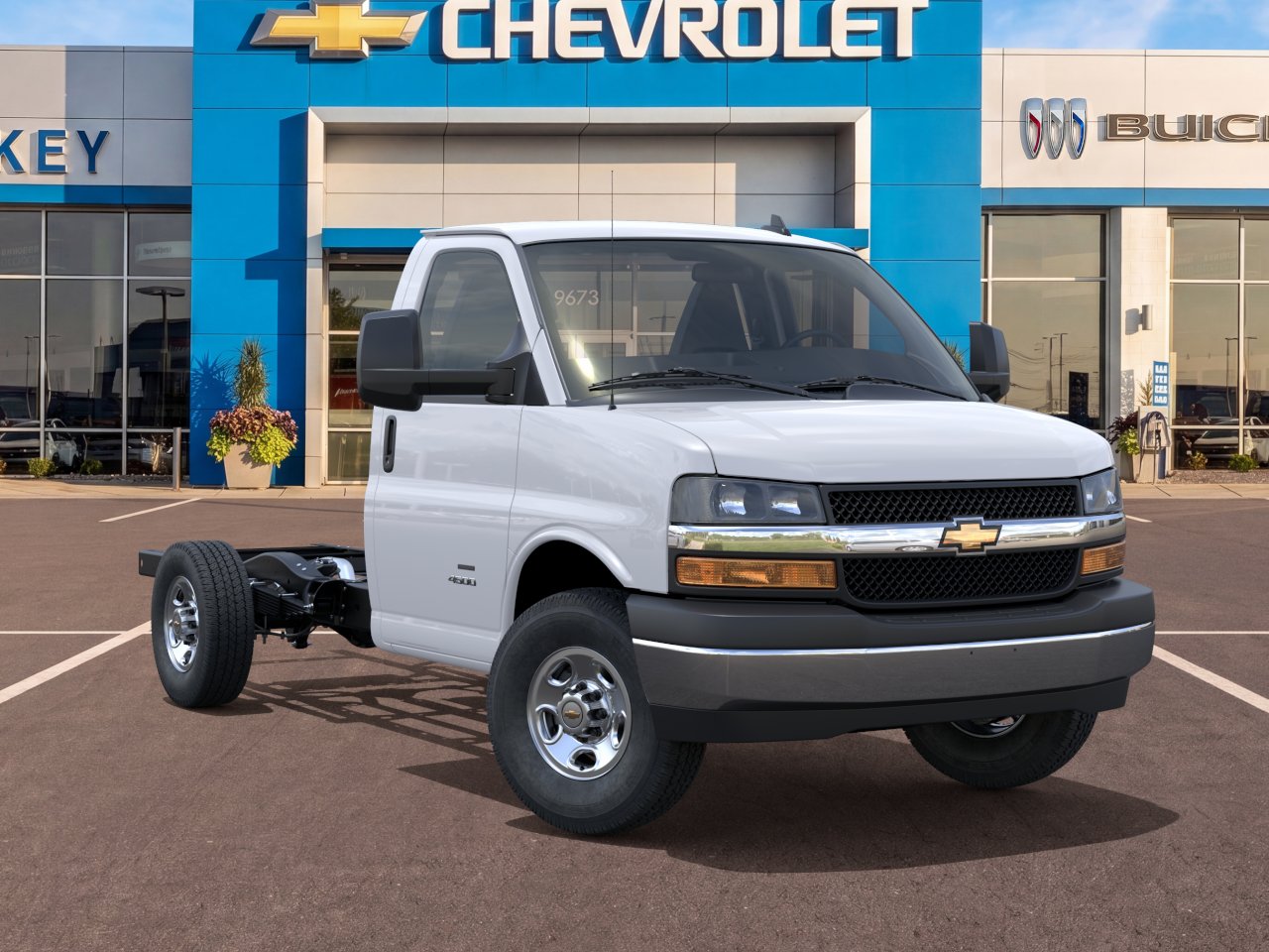 New 2025 Summit White Chevrolet 1WT image 31