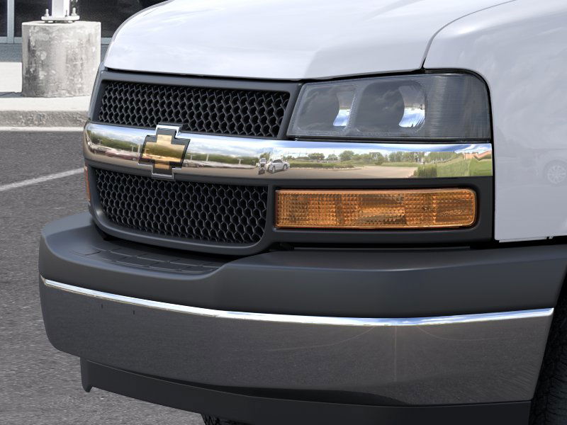 New 2025 Summit White Chevrolet 1WT image 34