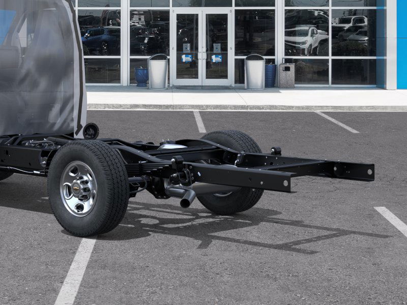 New 2025 Summit White Chevrolet 1WT image 32