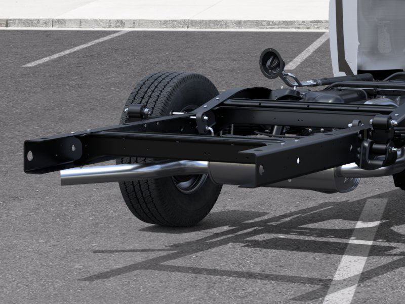 New 2025 Summit White Chevrolet 1WT image 35