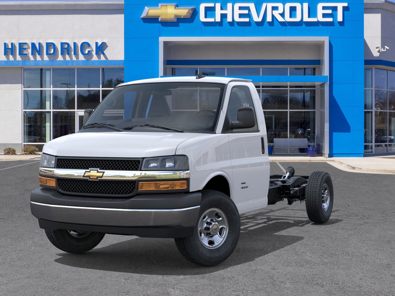 2025 Chevrolet Express Cutaway 3500 photo 2