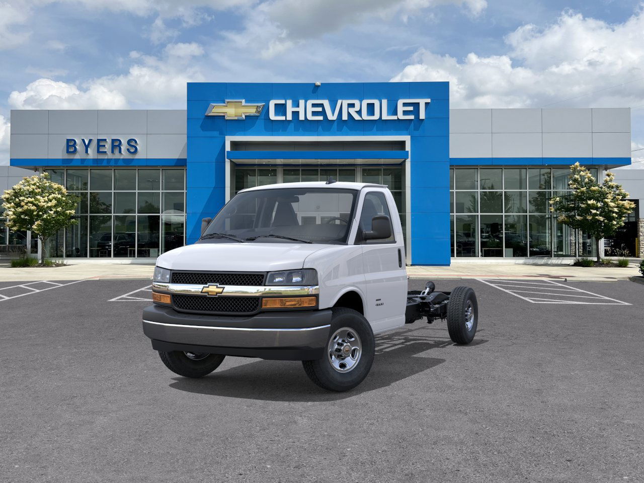2025 Chevrolet Express Cutaway 3500 photo 2