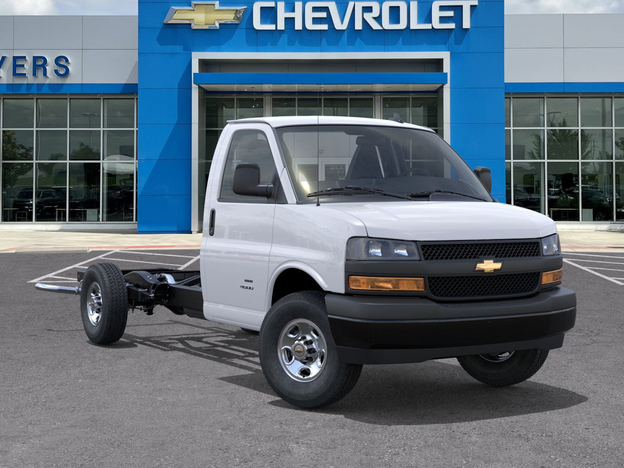 2025 Chevrolet Express Cutaway 3500 photo 29
