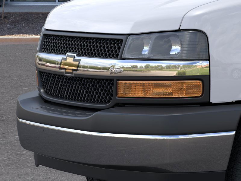 2025 Chevrolet Express Cutaway Base photo 12