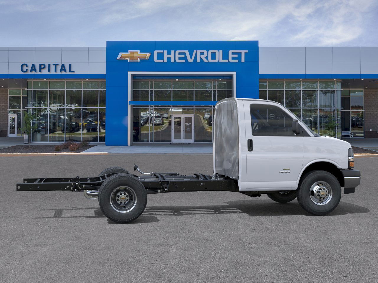 2025 Chevrolet Express Cutaway Base photo 4