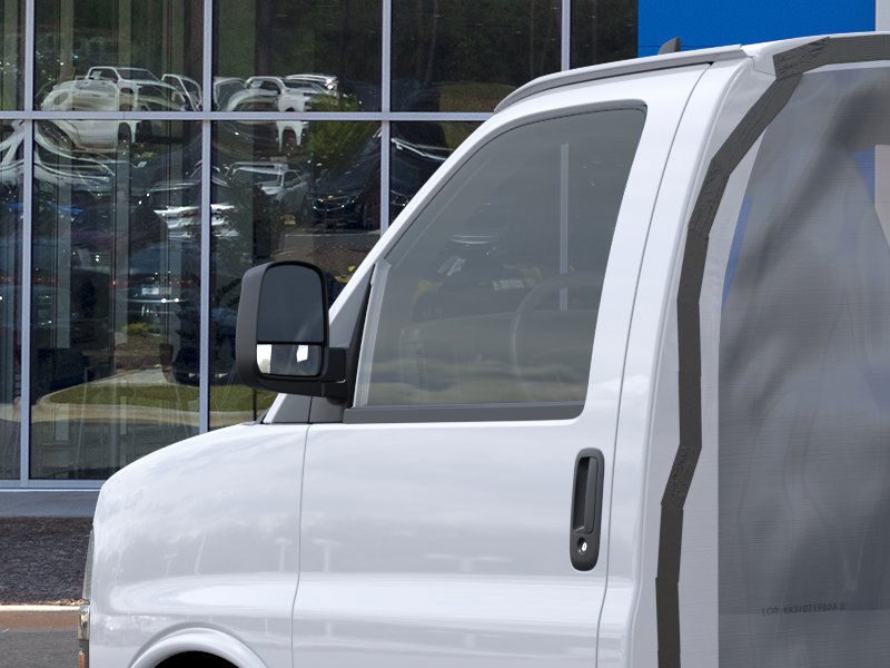 2025 Chevrolet Express Cutaway Base photo 11