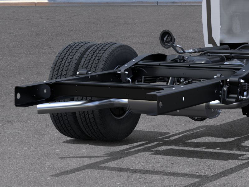 2025 Chevrolet Express Cutaway Base photo 13