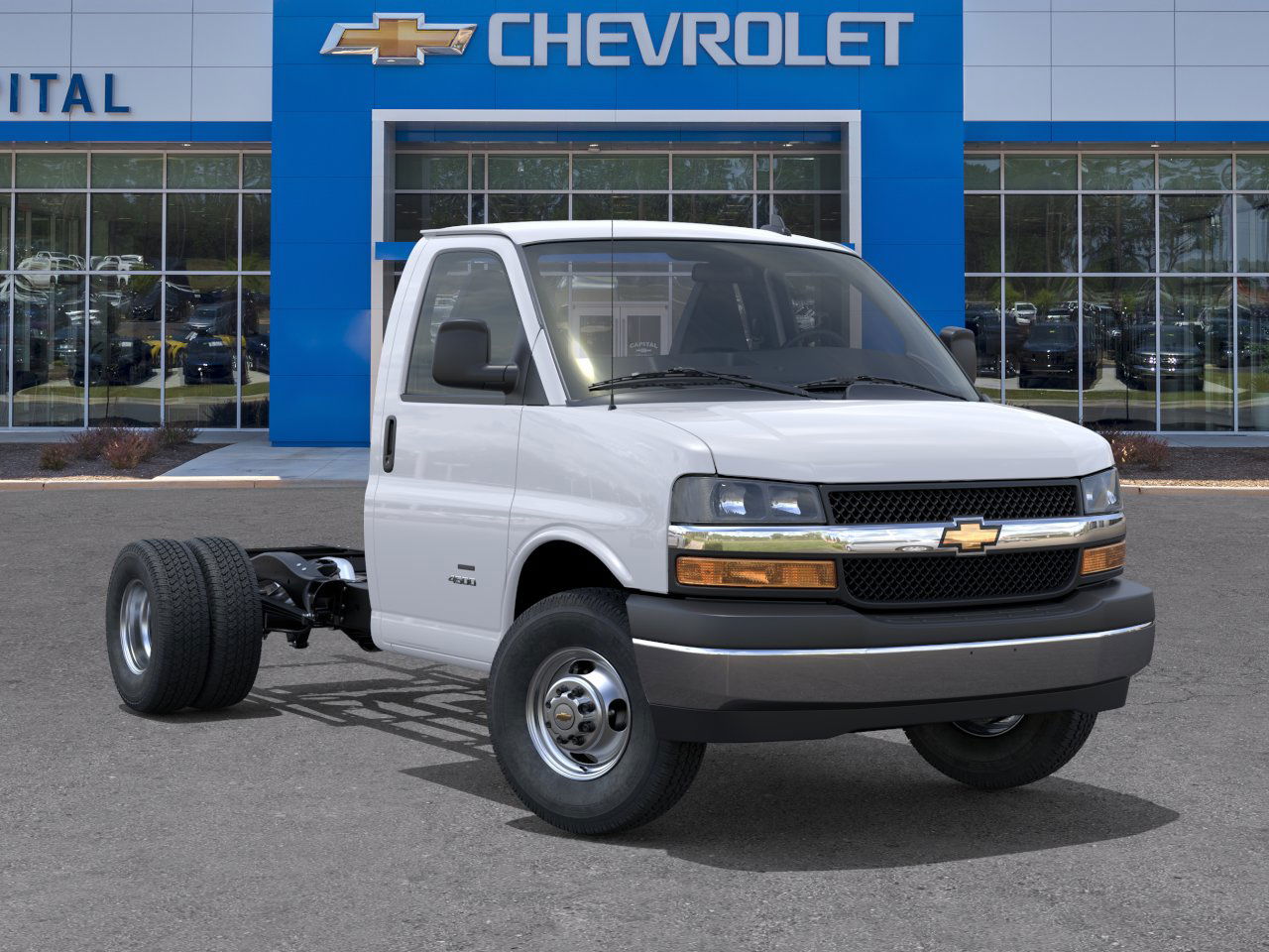 2025 Chevrolet Express Cutaway Base photo 6