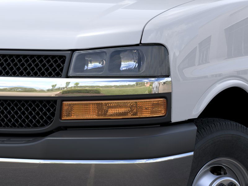 2025 Chevrolet Express Cutaway Base photo 9