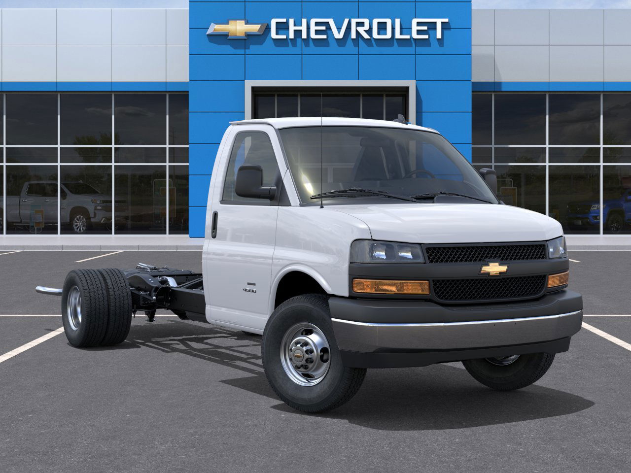 2025 Chevrolet Express Cutaway 3500 photo 3