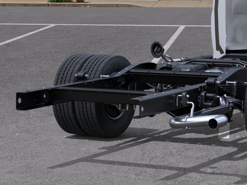New 2026 Summit White Chevrolet 1WT image 38
